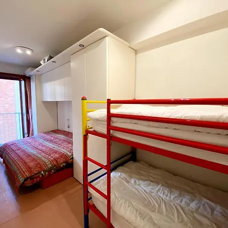 Chic Urban Seaside Apartment, Cleaning Included アパート ニーウポールト