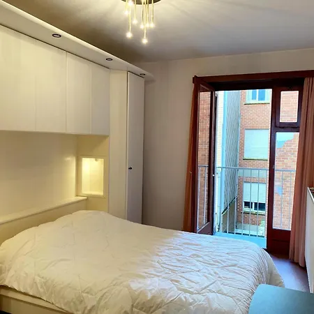 Chic Urban Seaside Apartment, Cleaning Included アパート ニーウポールト