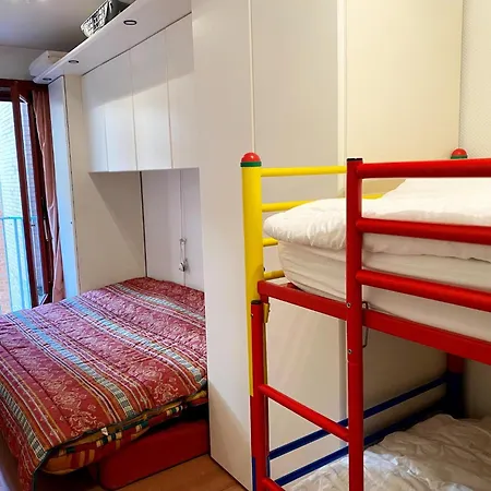 Chic Urban Seaside Apartment, Cleaning Included アパート