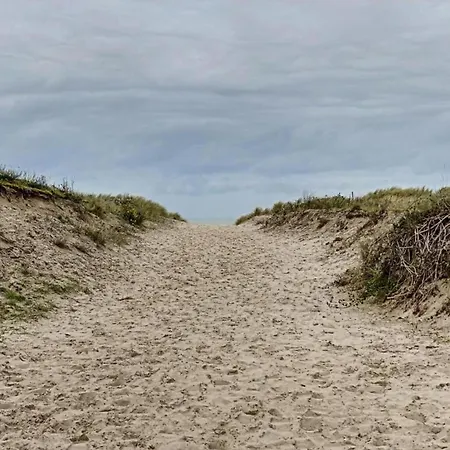 In Near The Sea , Cleaning Included Apartment